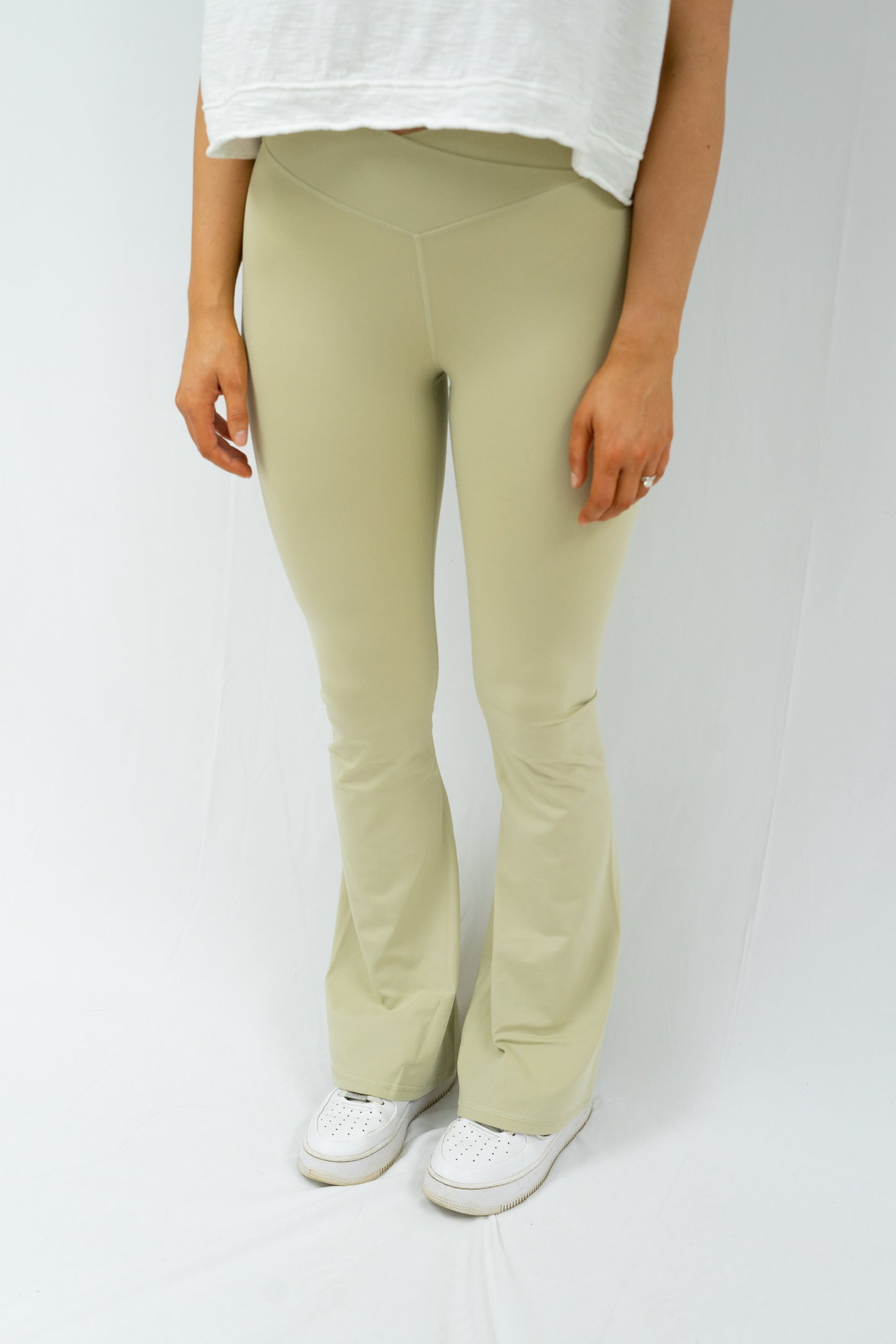 Liz Crossover Yoga Pants - Light Olive